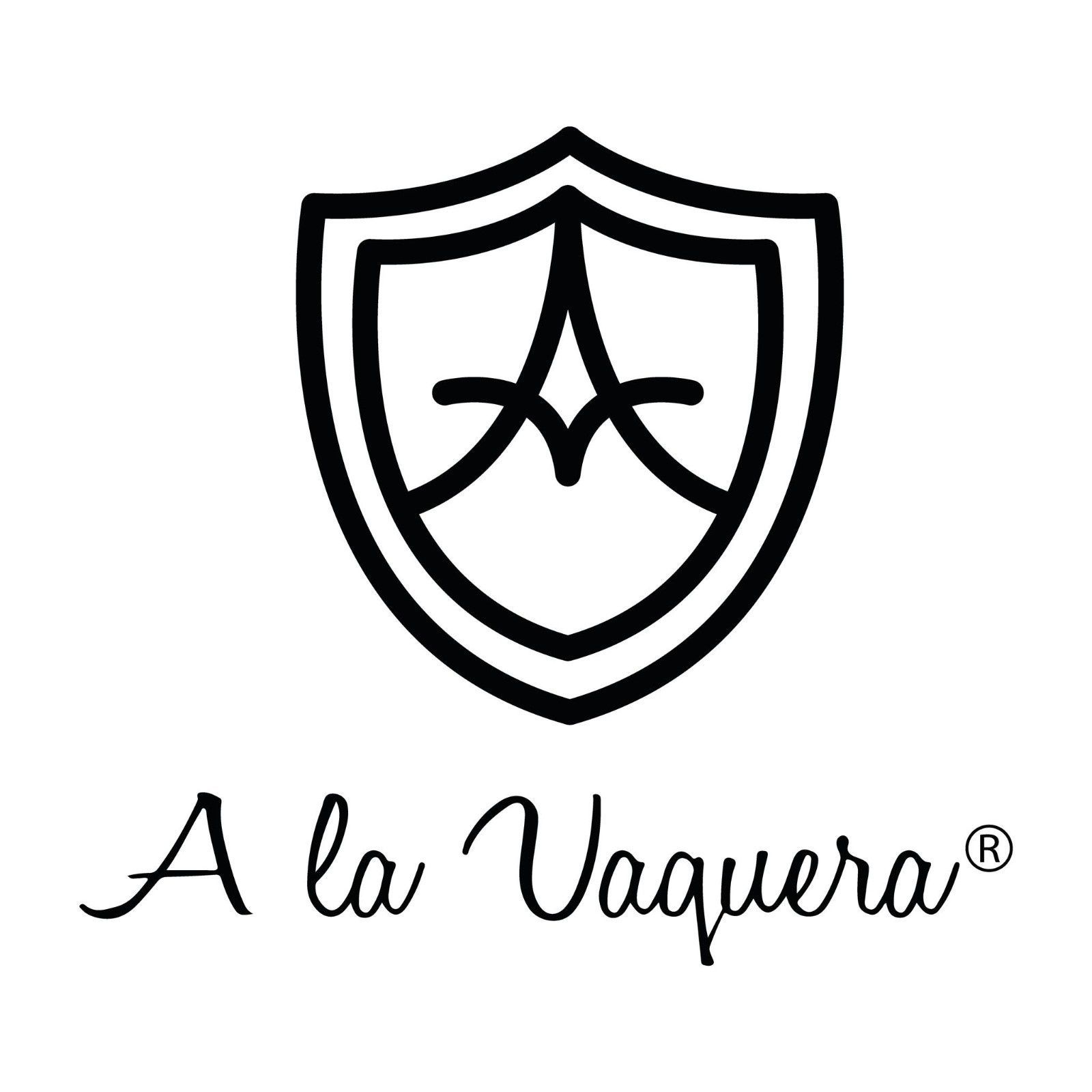 Un logotipo en blanco y negro que presenta un icono de escudo