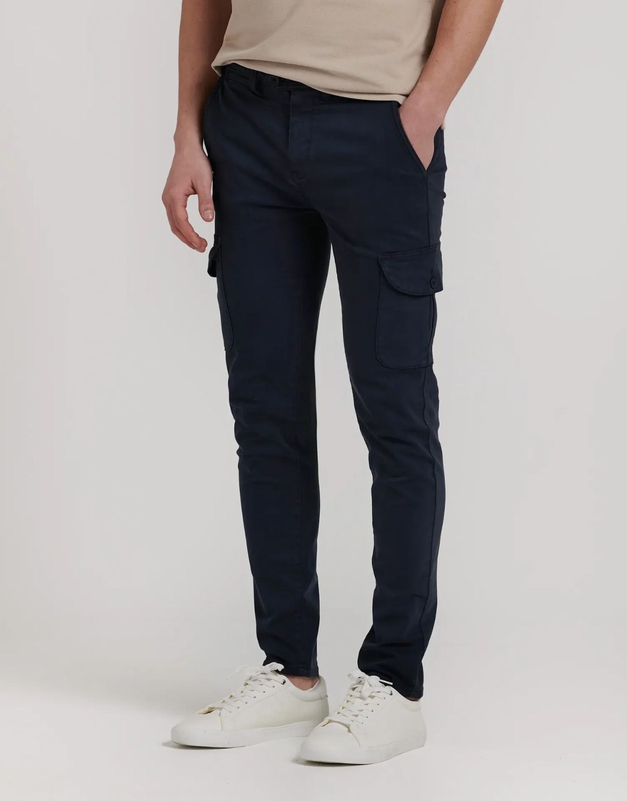 Una persona que viste un polo de punto