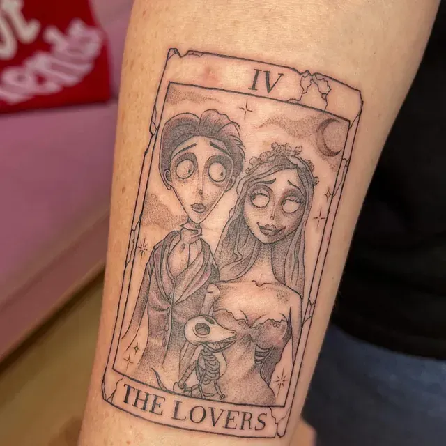 Tatuaje de los personajes animados Víctor y Emily de