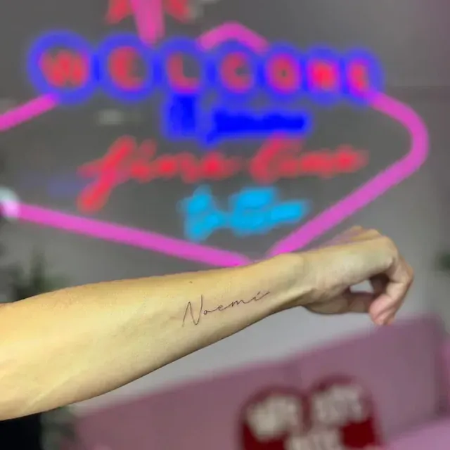 El brazo de una persona con un tatuaje de