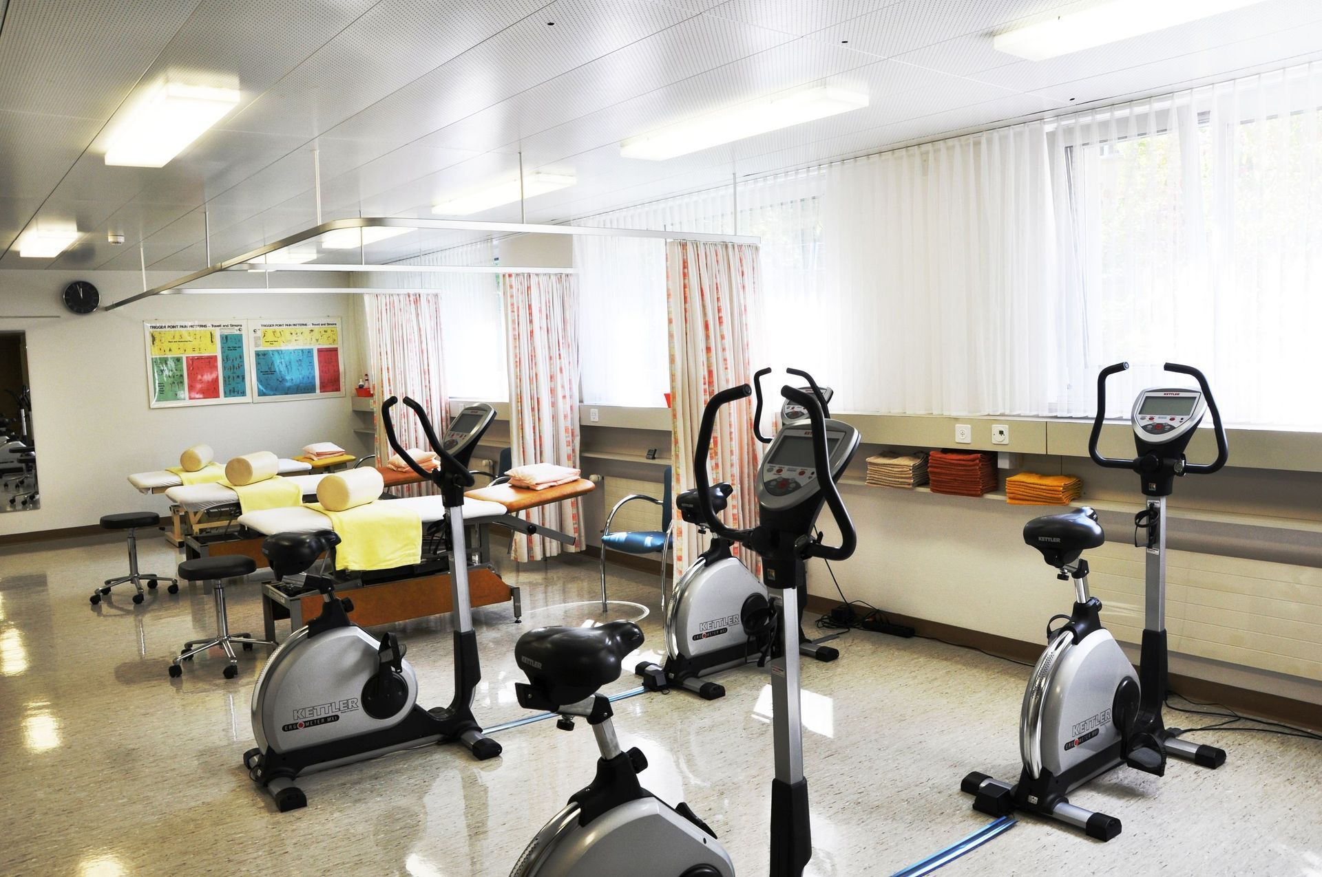 Grosser Behandlungsraum - Physiozentrum Breitenbach