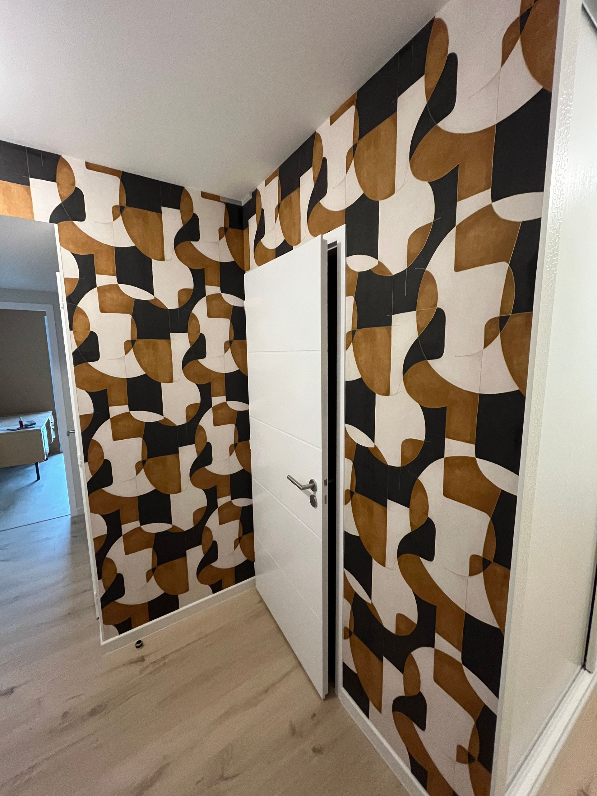 Papier peint graphique dans un sas