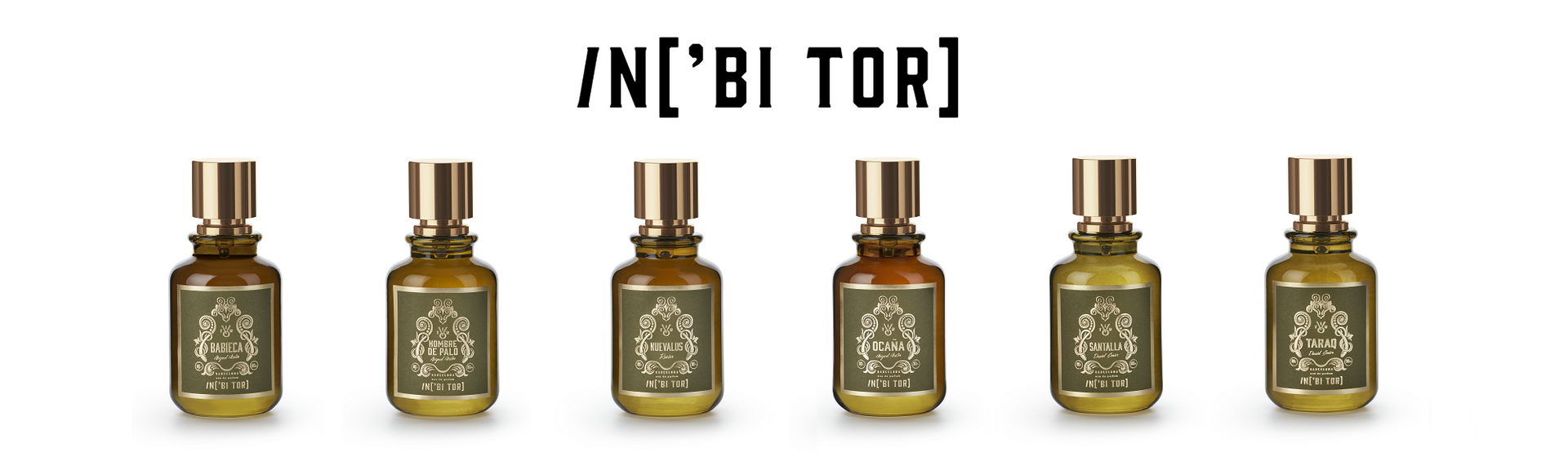 Seis pequeños frascos de perfume con tapas doradas, cada uno con una etiqueta decorativa. 