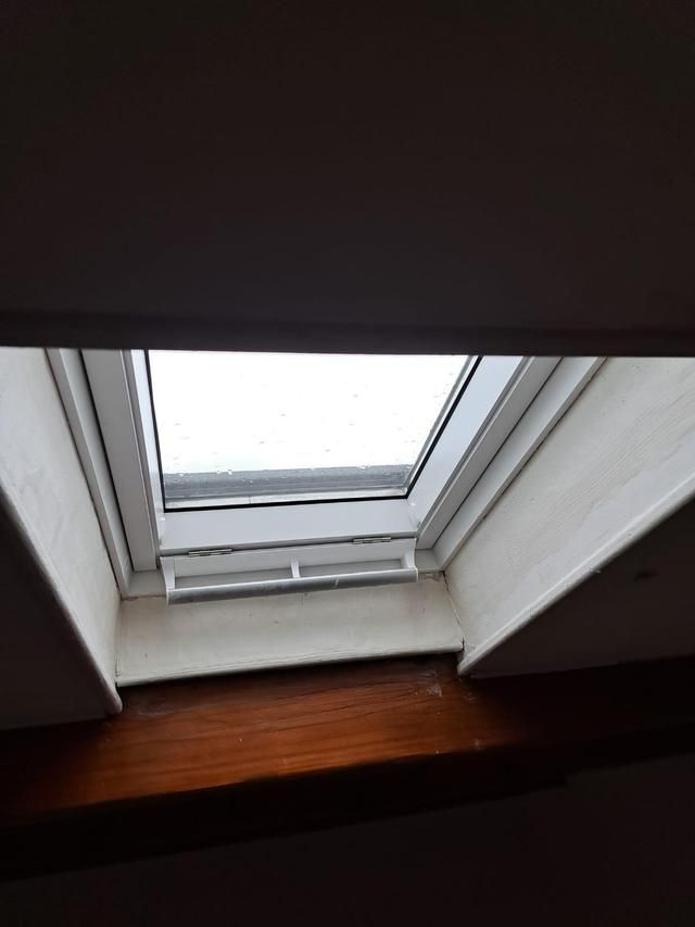 Fenêtre de toit vue du dessous.