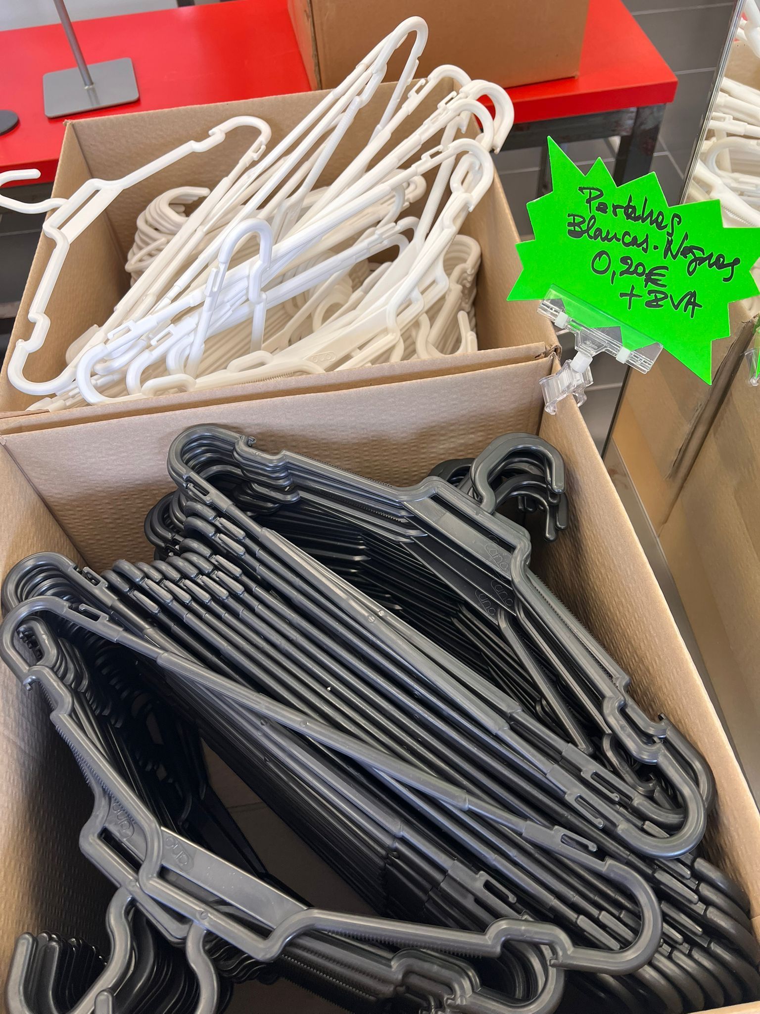 Un cartel que dice liquidación por jubilacion.