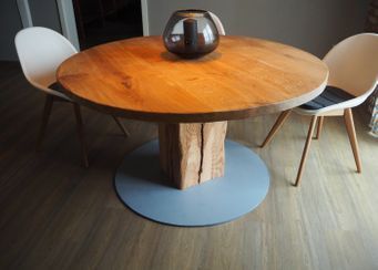Referenzbild von einem Holztisch