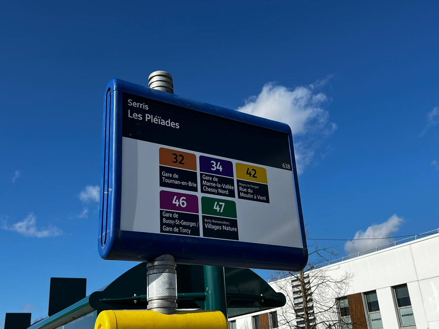 Arrêt Pléïades ou Pressoir Parc d'Entreprises 3 Dièses à la Clé SERRIS accès bus