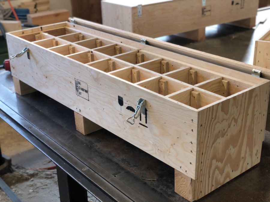 Holzkiste zum Flaschentransport