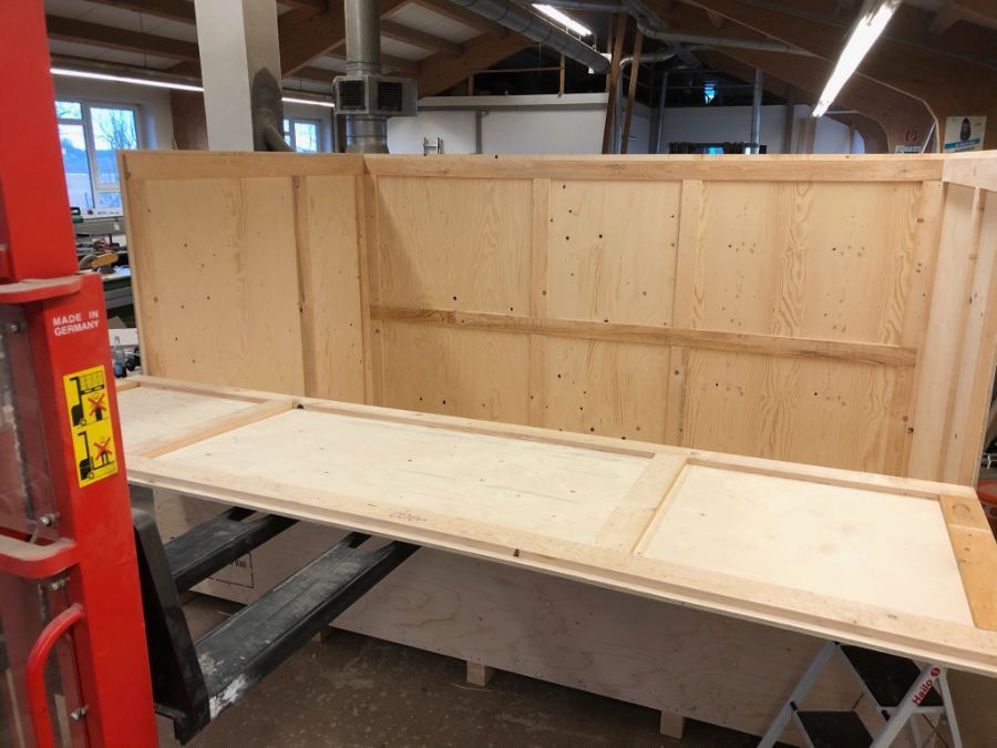 aufklappbare Holztransportbox