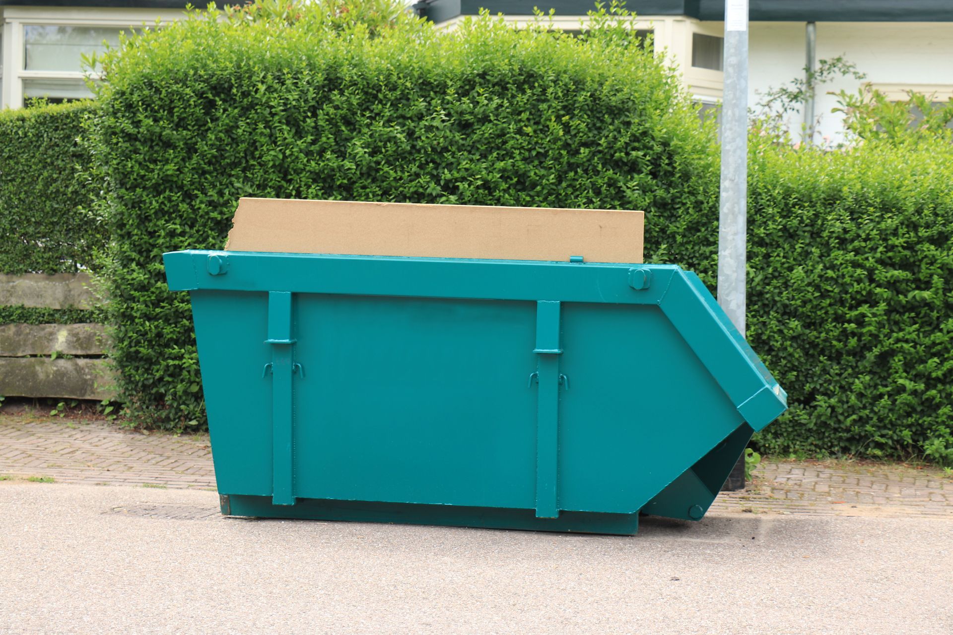 Benne à déchets industriels.