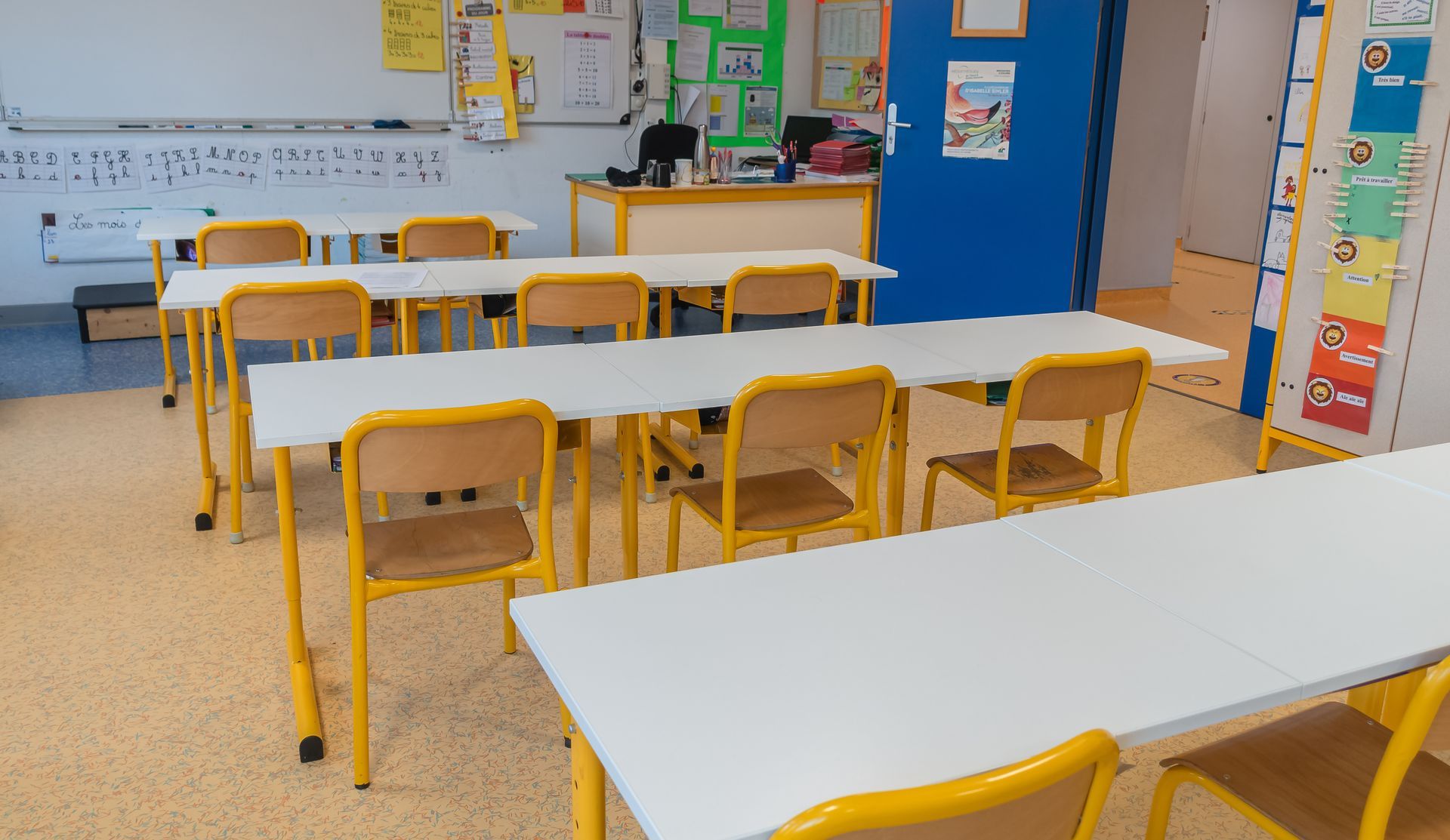 Salle de classe à débarrasser.