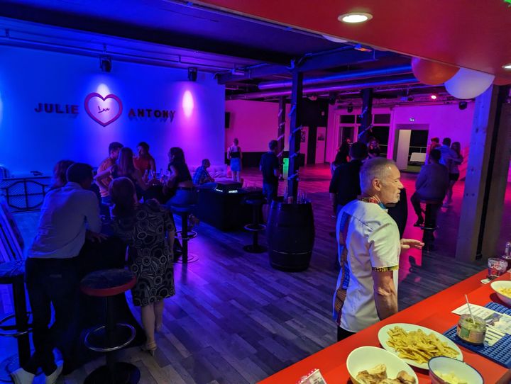 Soirée dans la salle de réception
