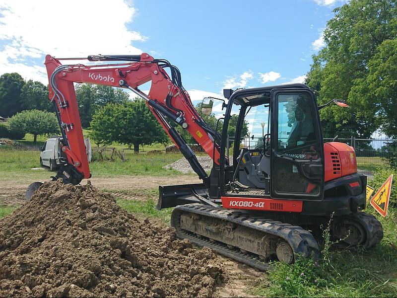 Minipelle Kubota en plein travaux de terrassement