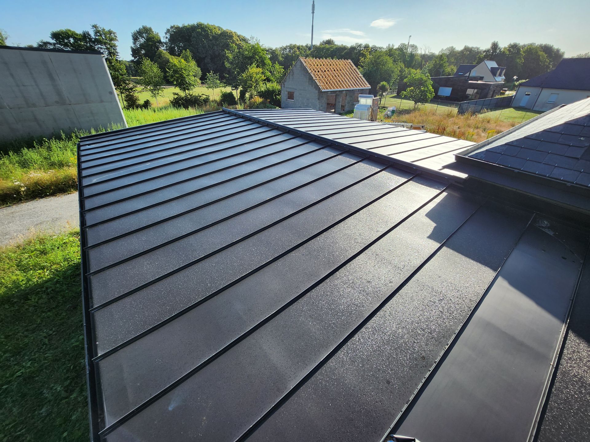 Toit en zinc sur un garage