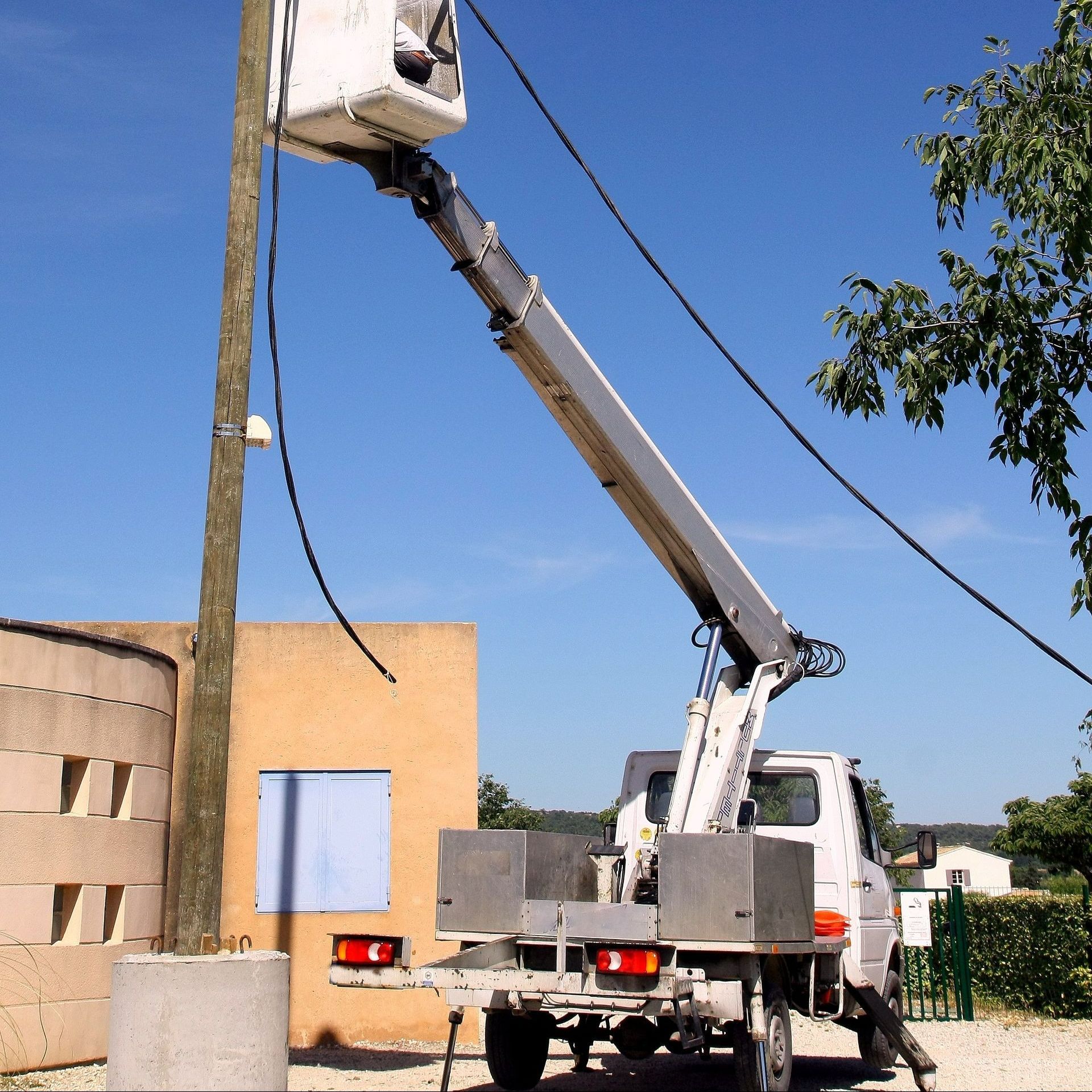 Camion naeclle blanc