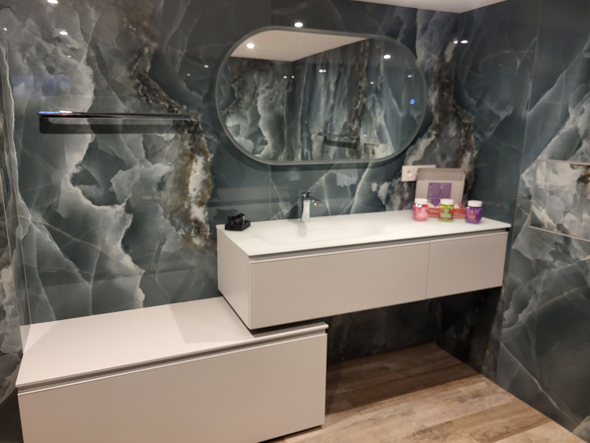 Meuble de salle de bains moderne