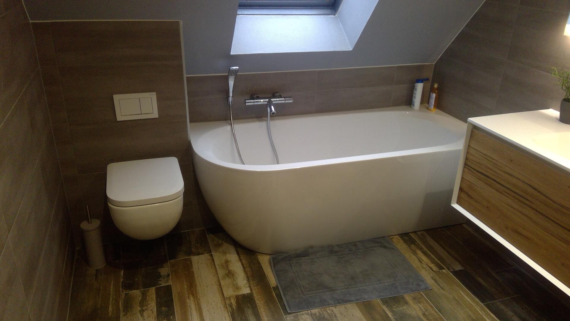 Carreaux sous une baignoire