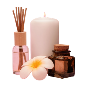 Coffret d'aromathérapie : diffuseur avec bâtonnets, bougie allumée, flacon d'huile essentielle, fleur, sur fond blanc.