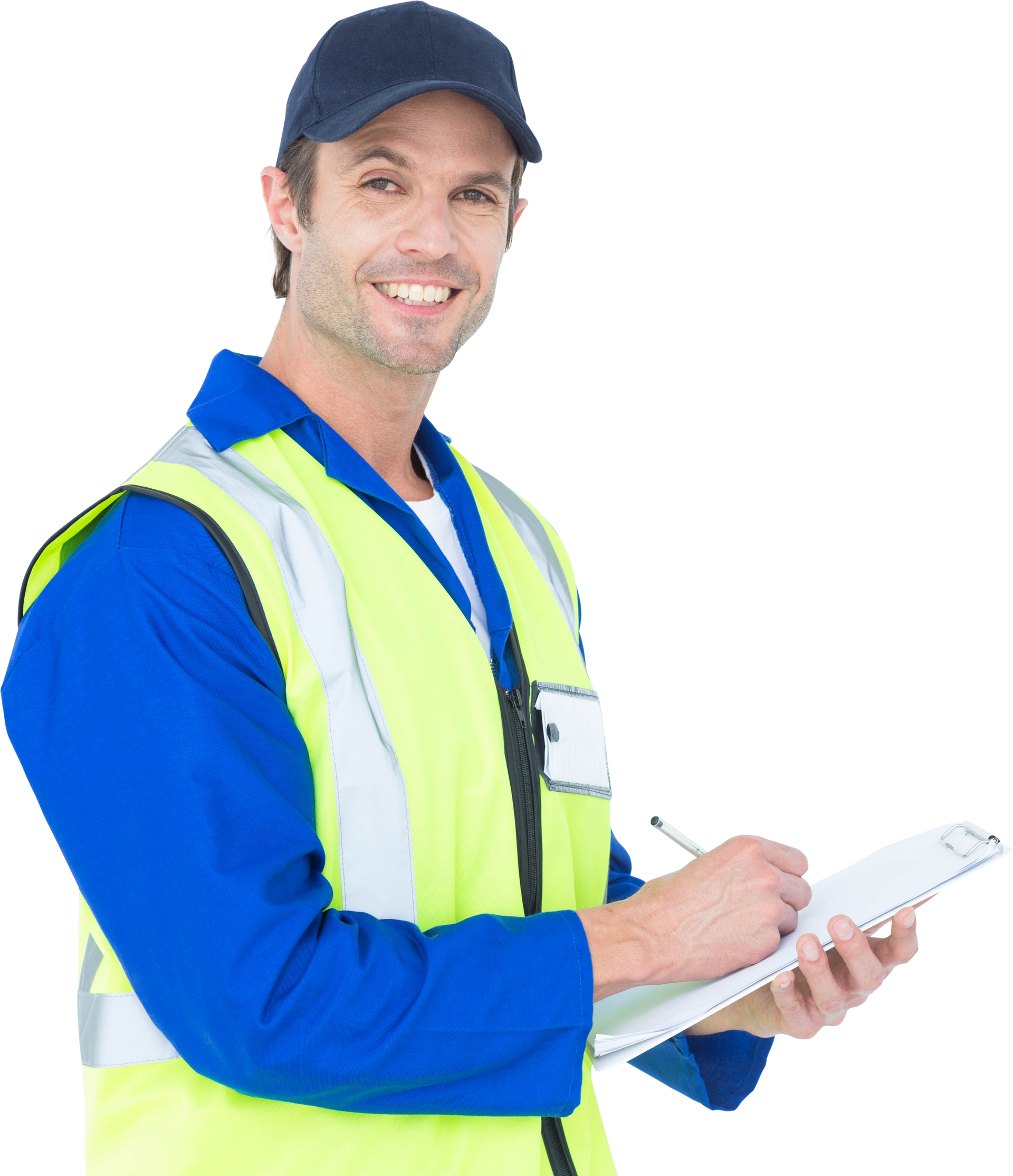 Un homme en uniforme bleu et gilet de sécurité écrit sur un bloc-notes, souriant.