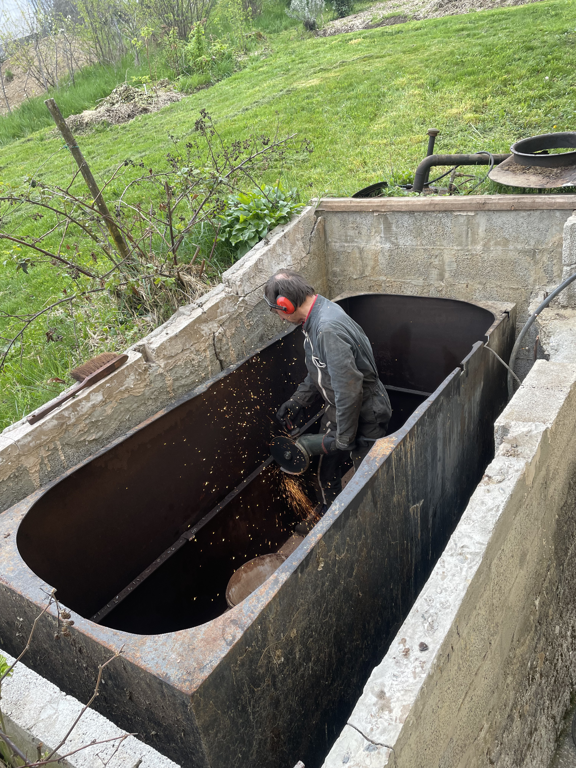 Découpage d'une cuve à fioul