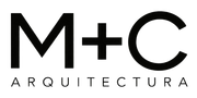 Logotipo de M+C Arquitectura en negro, con la palabra “ARQUITECTURA” espaciada debajo.