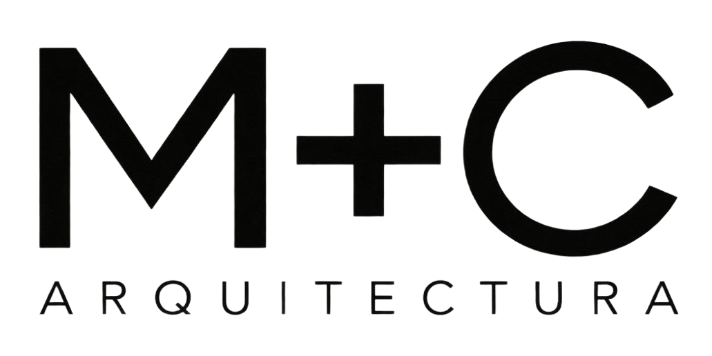 Logotipo de M+C Arquitectura en negro, con la palabra &ldquo;ARQUITECTURA&rdquo; espaciada debajo.