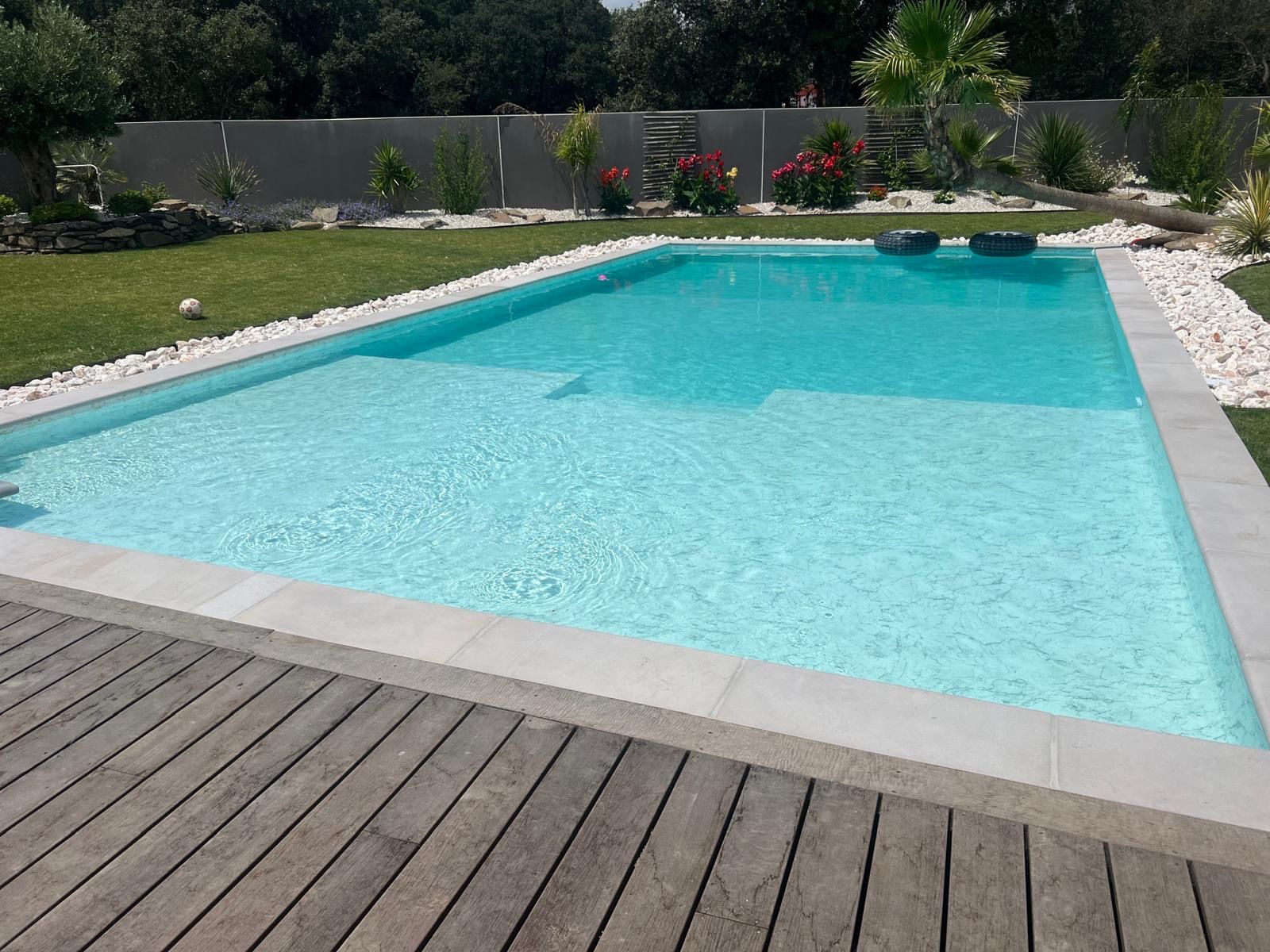 Piscine PVC armé avec terrasse en bois