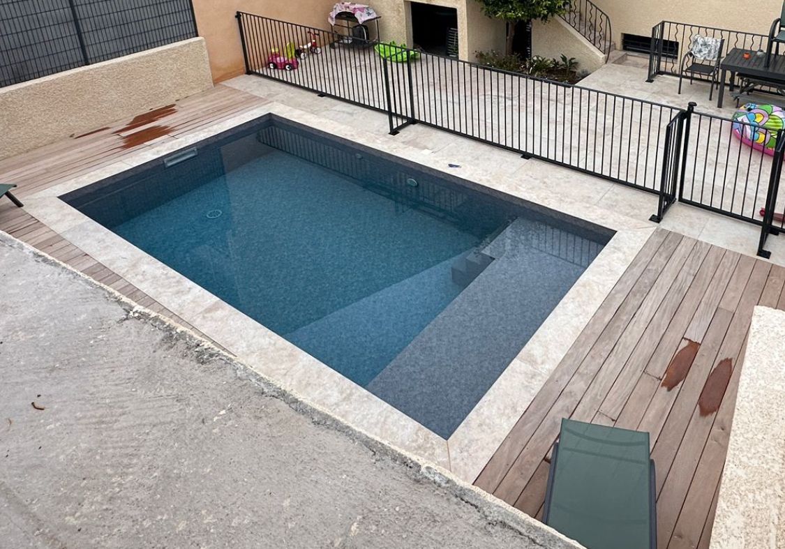 Piscine avec liner PVC armé