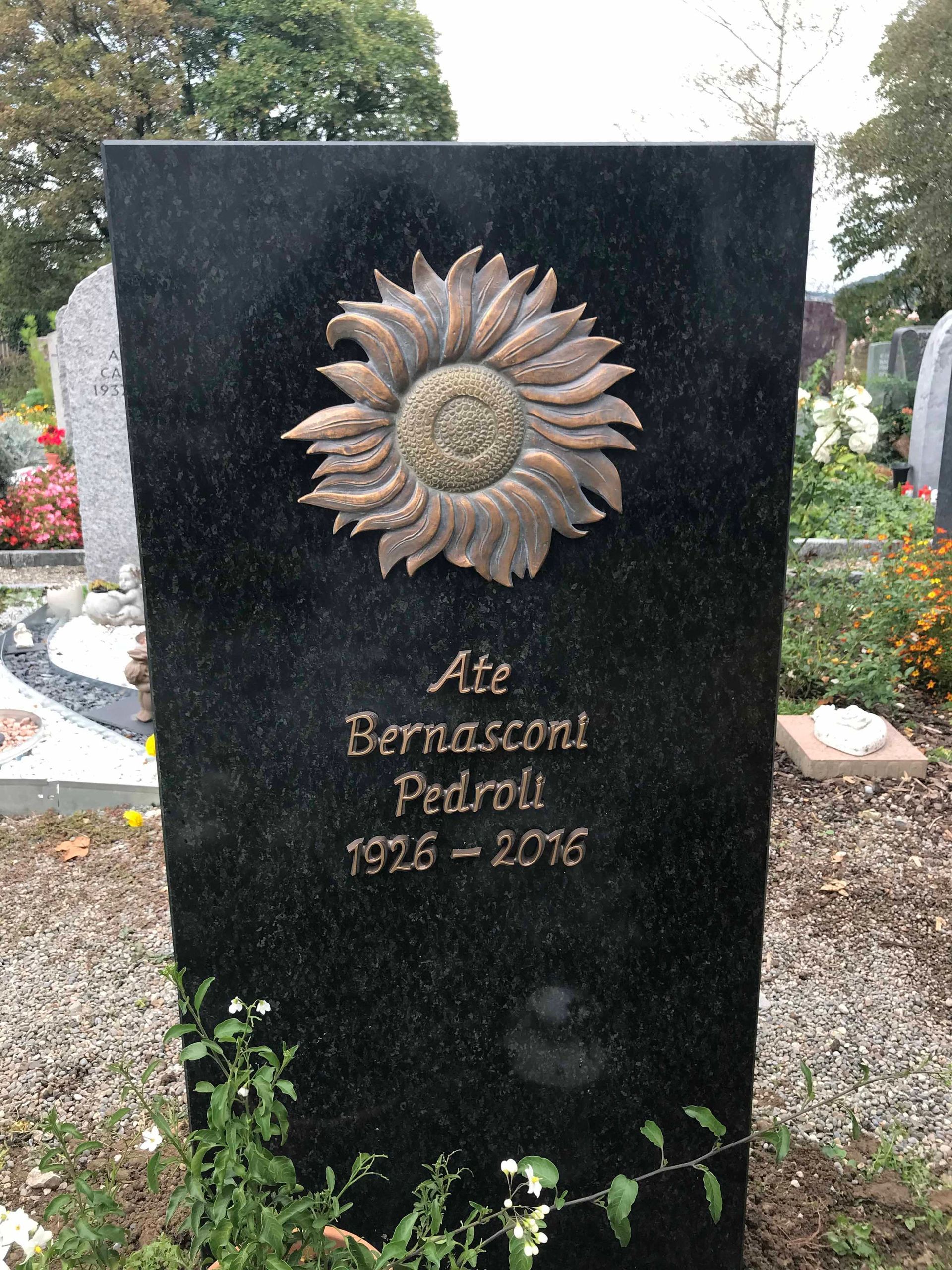 Grabstein Bronze - Kurt Ackermann Bildhauerei Grabmalkunst GmbH