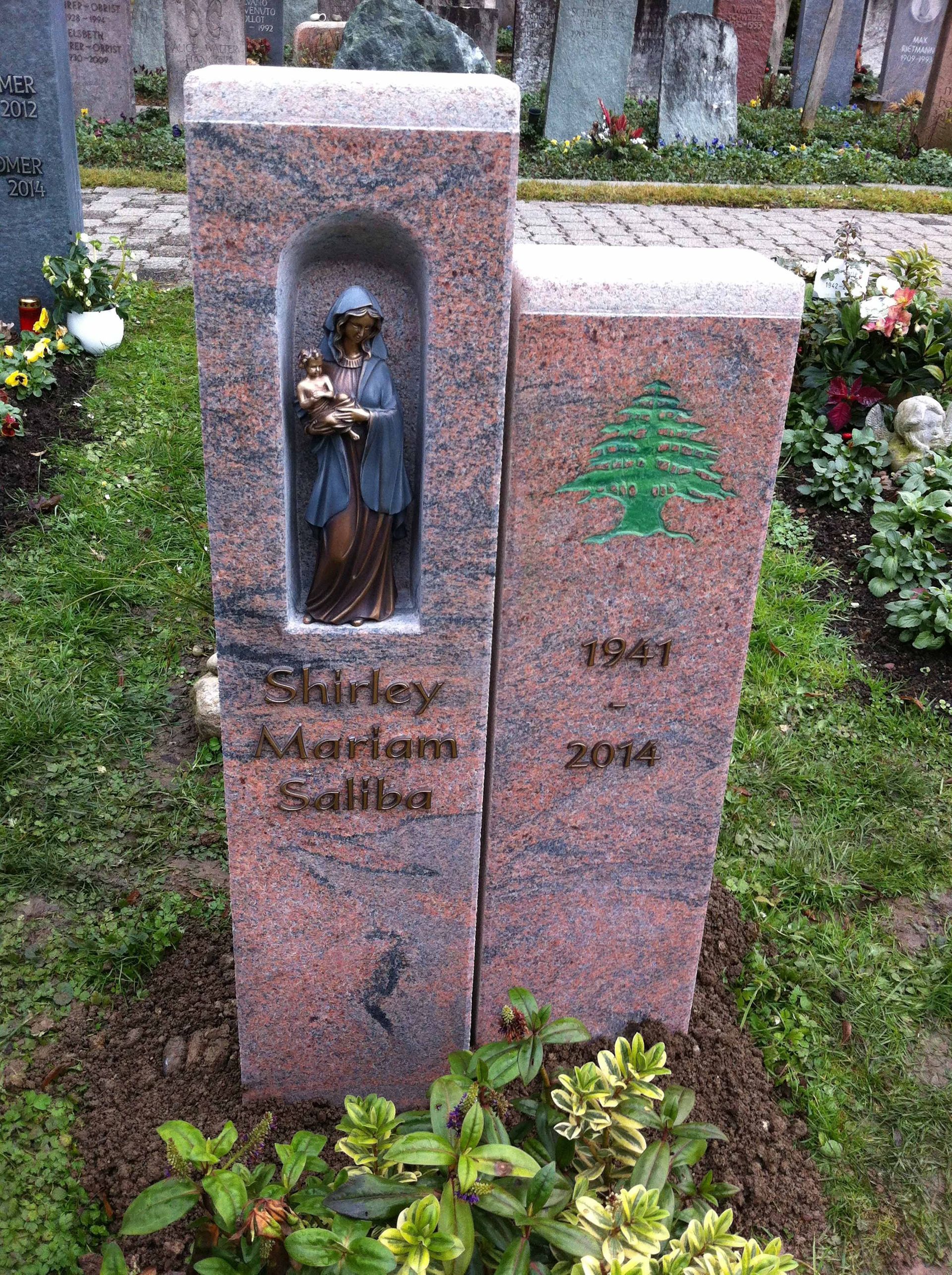 Grabstein mit Madonna - Kurt Ackermann Bildhauerei Grabmalkunst GmbH