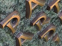 Schrift Bronze hell - Kurt Ackermann Bildhauerei Grabmalkunst GmbH