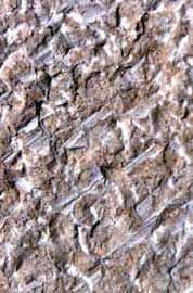 gespitzter Stein - Kurt Ackermann Bildhauerei Grabmalkunst GmbH