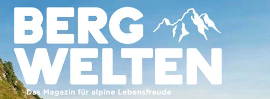 Logo für das Magazin Bergwelten, weißer Text vor blauem Himmel und Berggipfeln, mit Slogan.