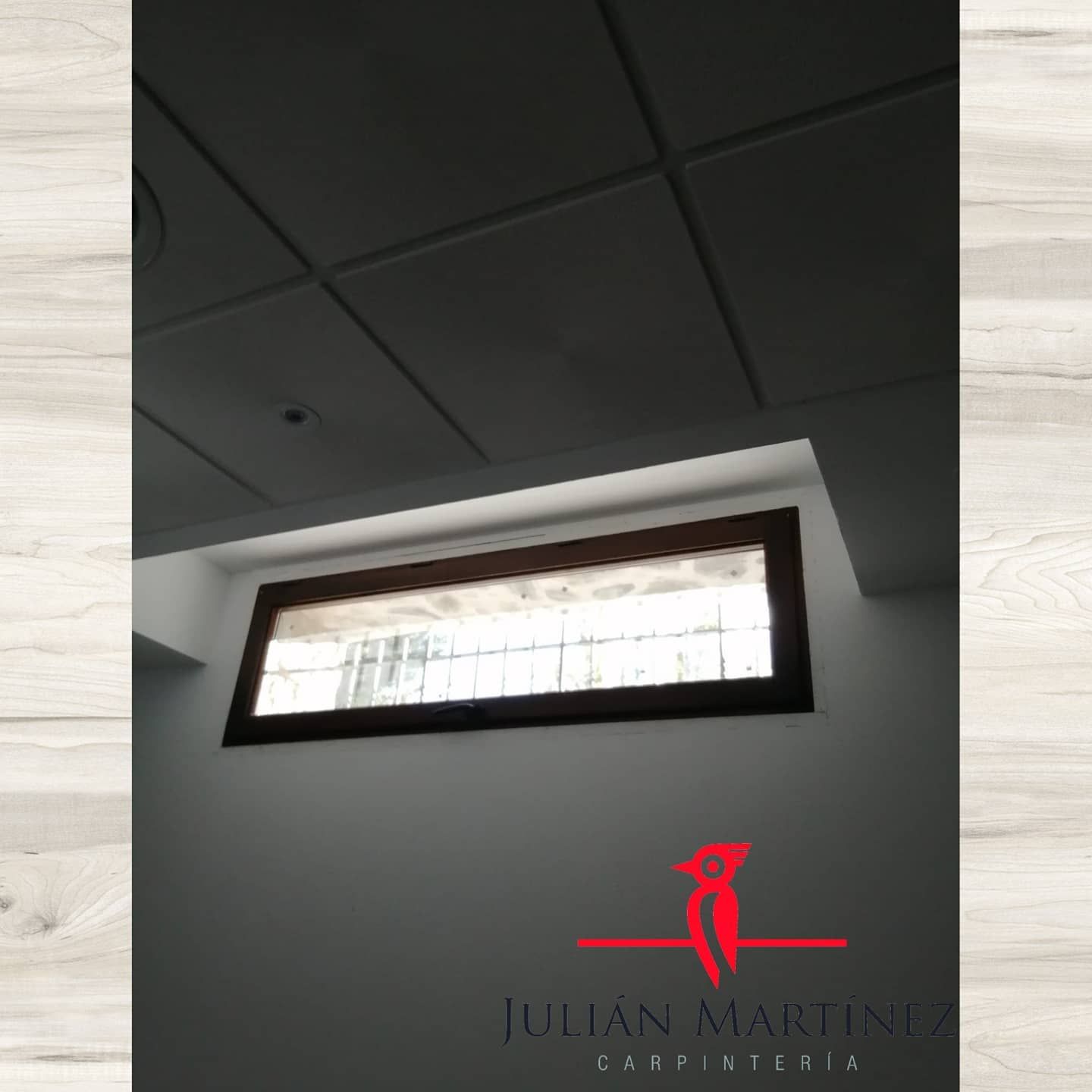 Una foto de una ventana con Julián Martínez escrito en ella.