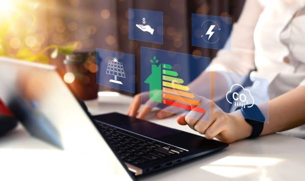 Ordinateur avec projections informant des performances en énergie