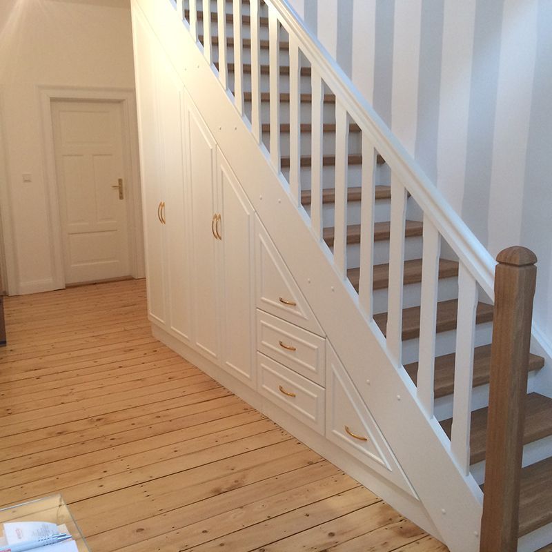Schrank unter der Treppe