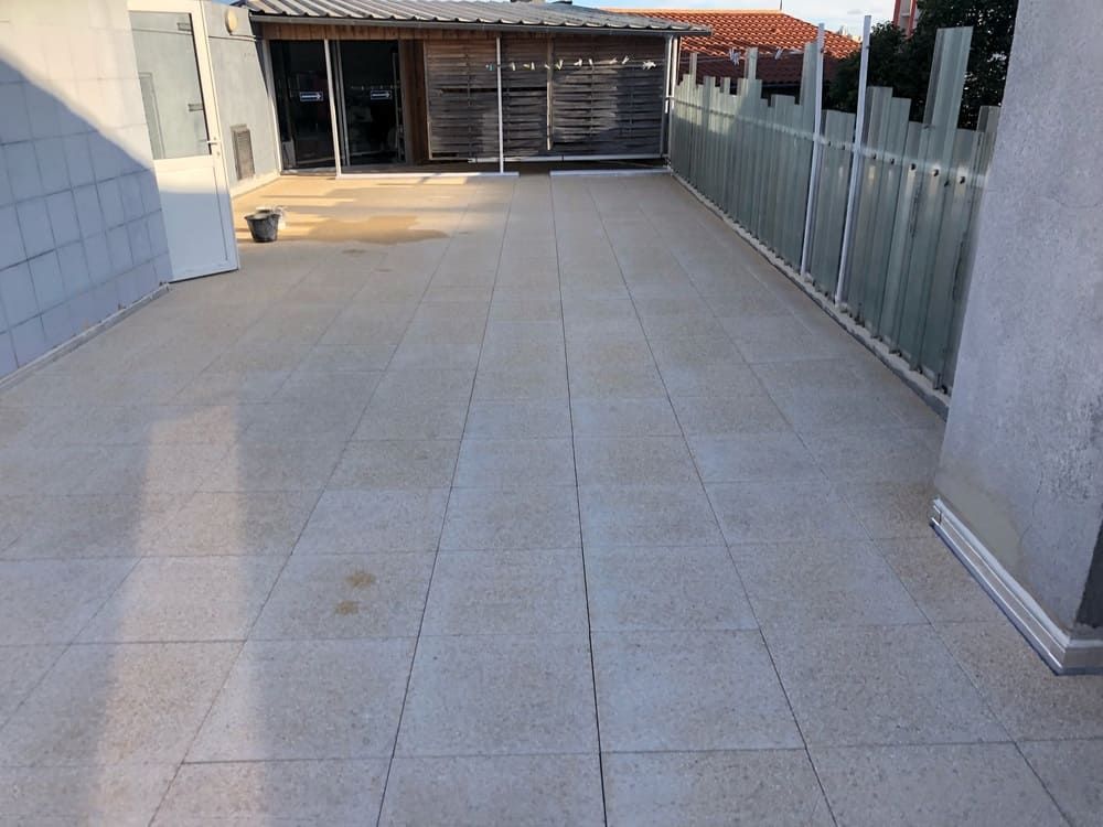 Carrelage sur une terrasse
