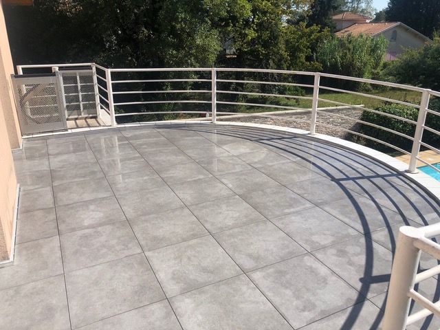Terrasse avec carrelage