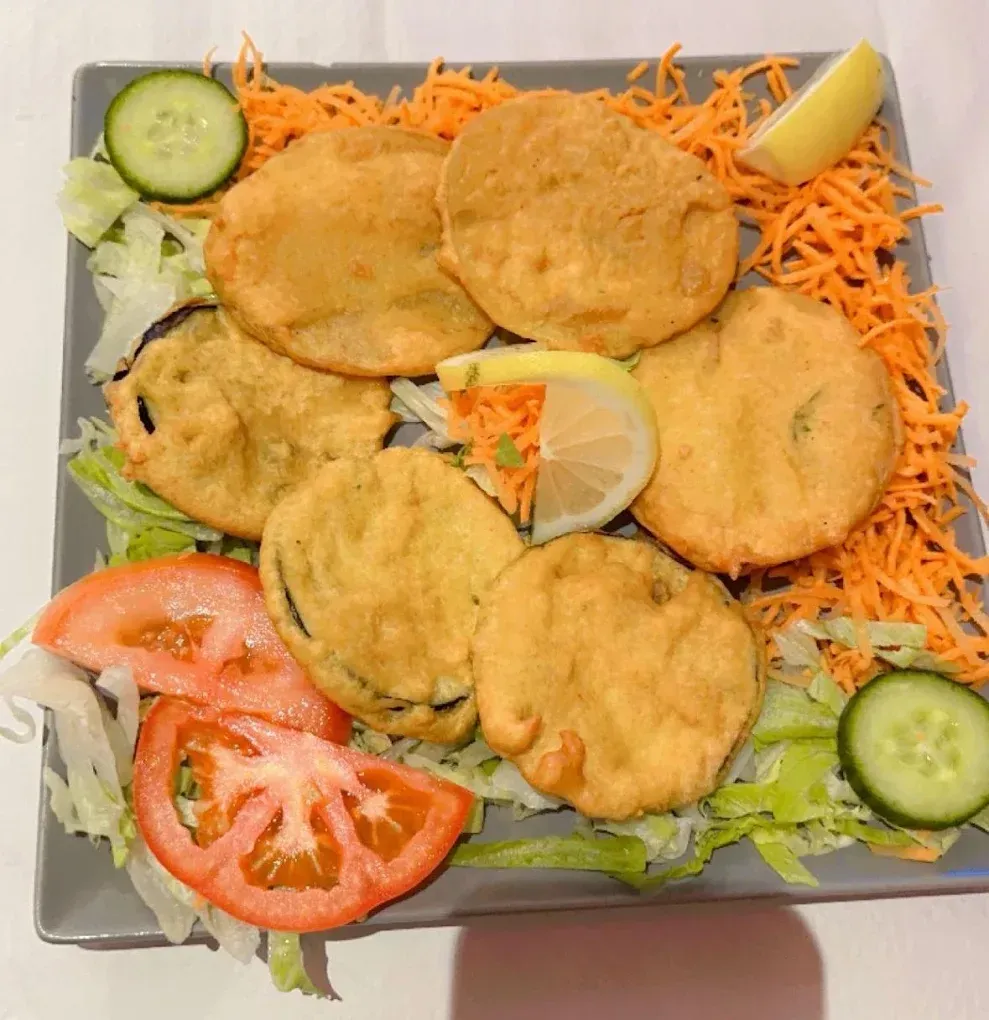 Un plat de légumes frits.