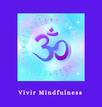 Un símbolo OM morado y azul sobre un fondo azul con las palabras vivir mindfulness debajo.