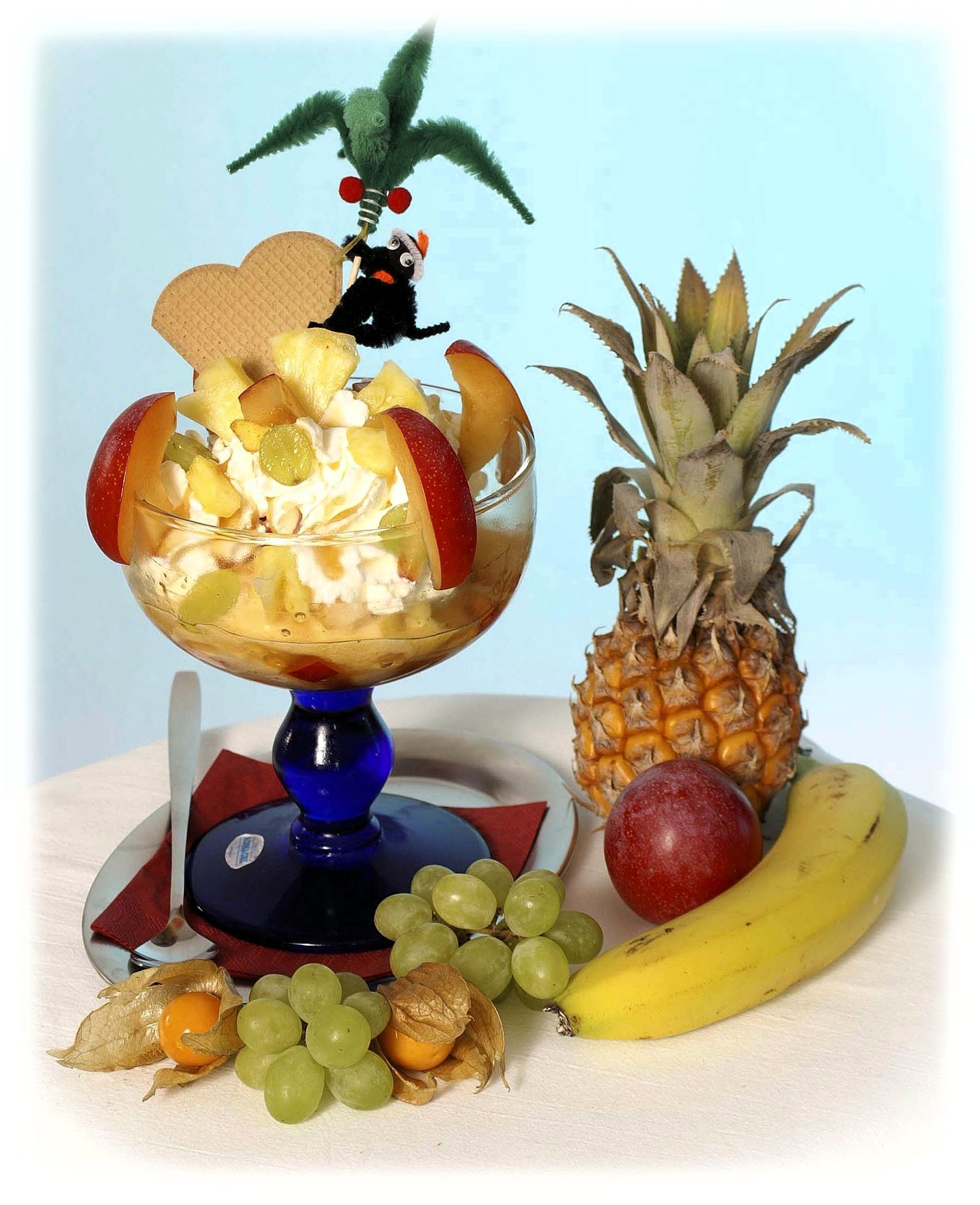 Eisbecher Ananas und Früche