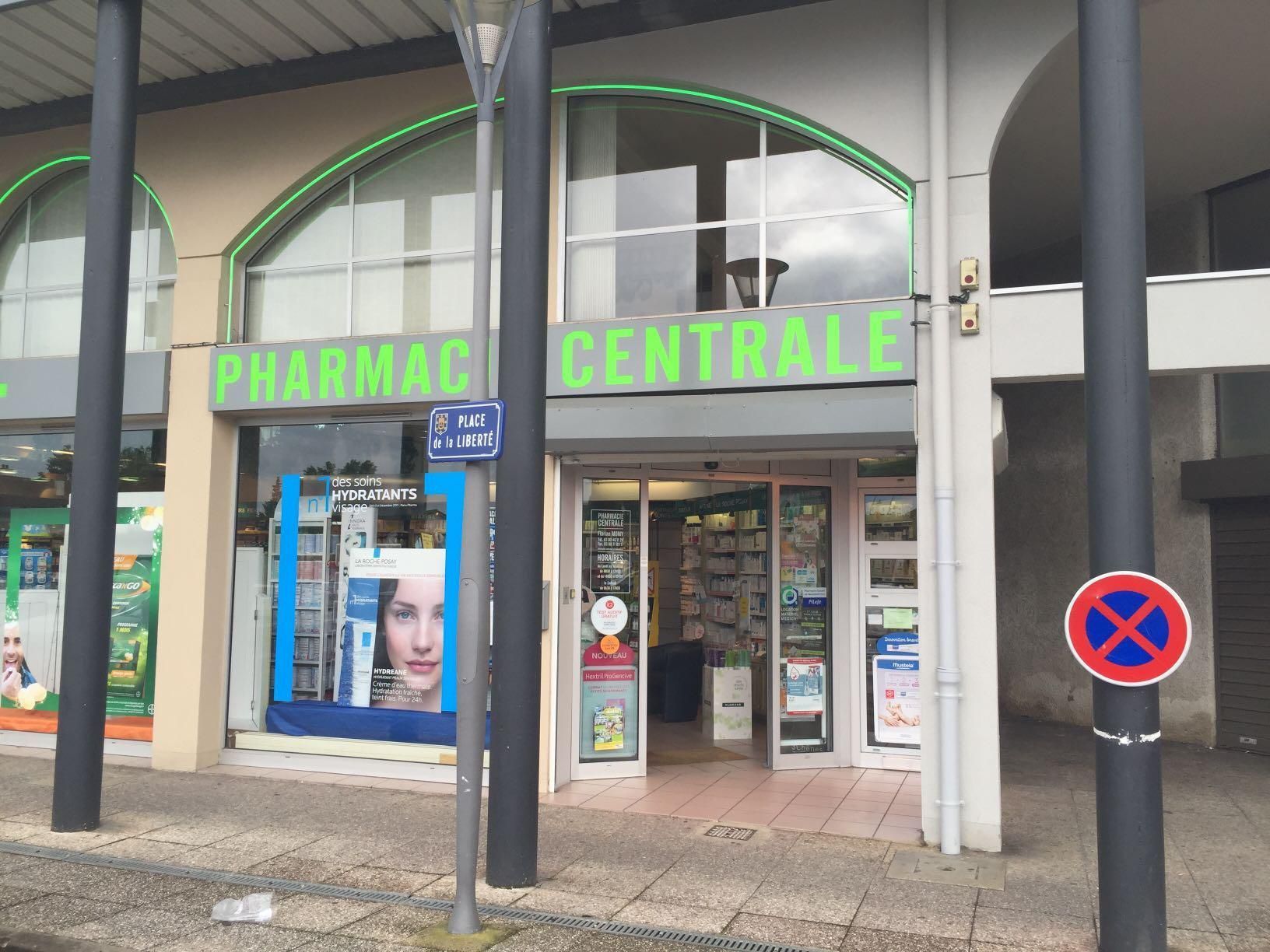 La devanture de la pharmacie.