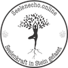 Das Logo für seelenecho.online zeigt eine Frau in einer Yoga-Pose unter einem Baum.