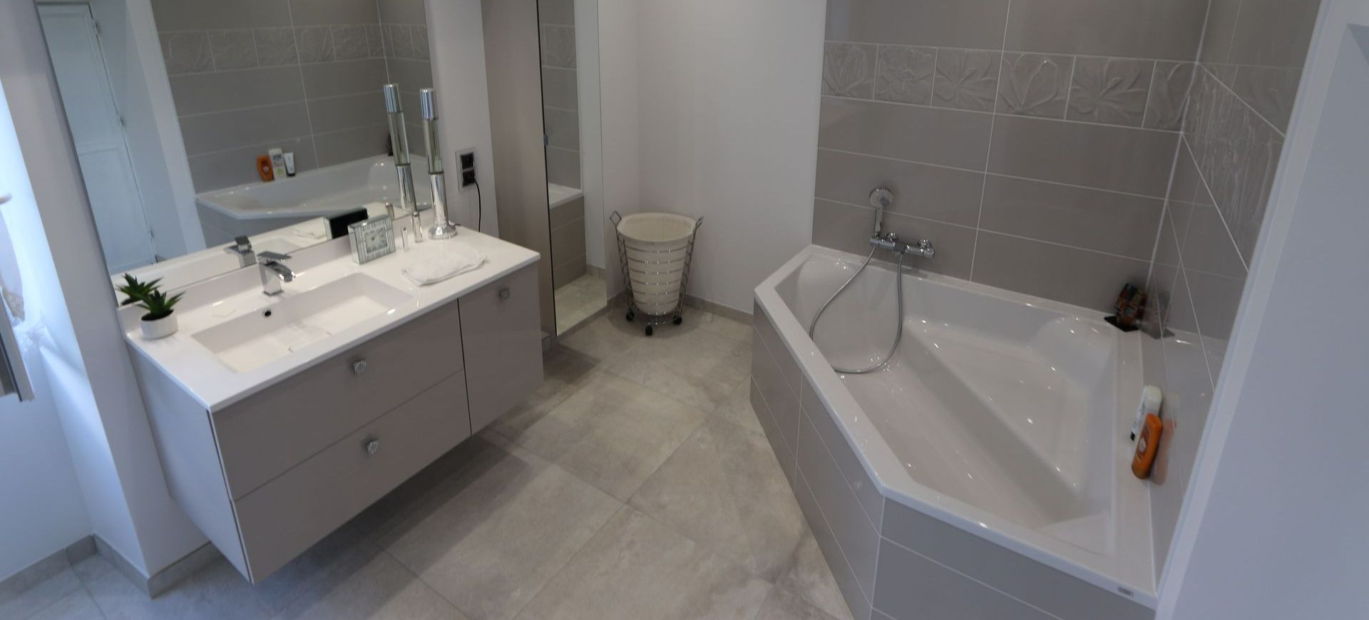 Une salle de bains complète réalisée par l'entreprise SOTEC