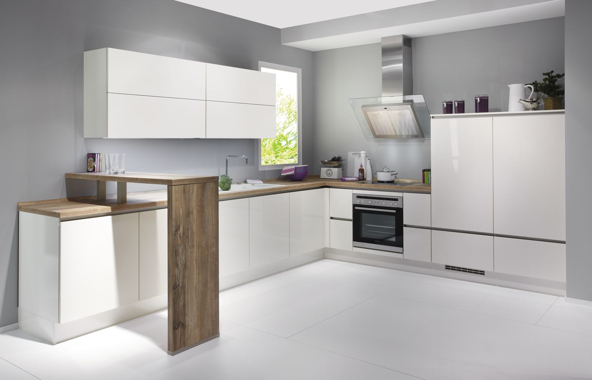 Une cuisine avec plan de travail personnalisé réalisée par l'entreprise SOTEC