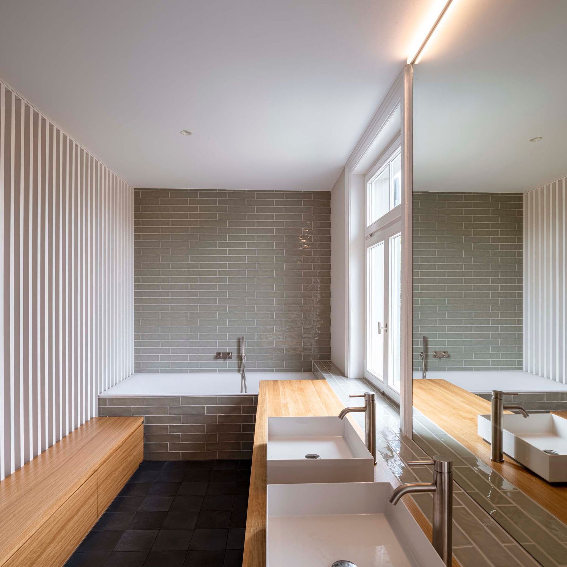 Emil Hirt AG, Malergeschäft in Zürich, Kreis 7