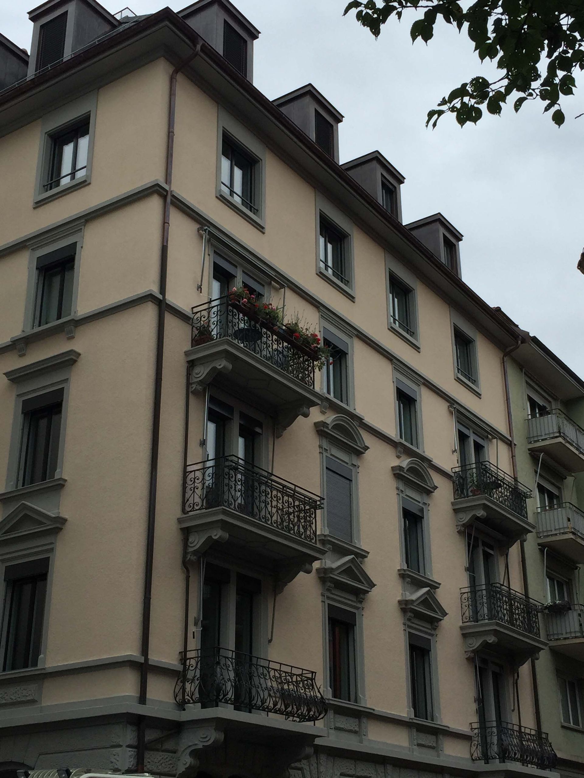 Emil Hirt AG, Malergeschäft in Zürich, Kreis 7