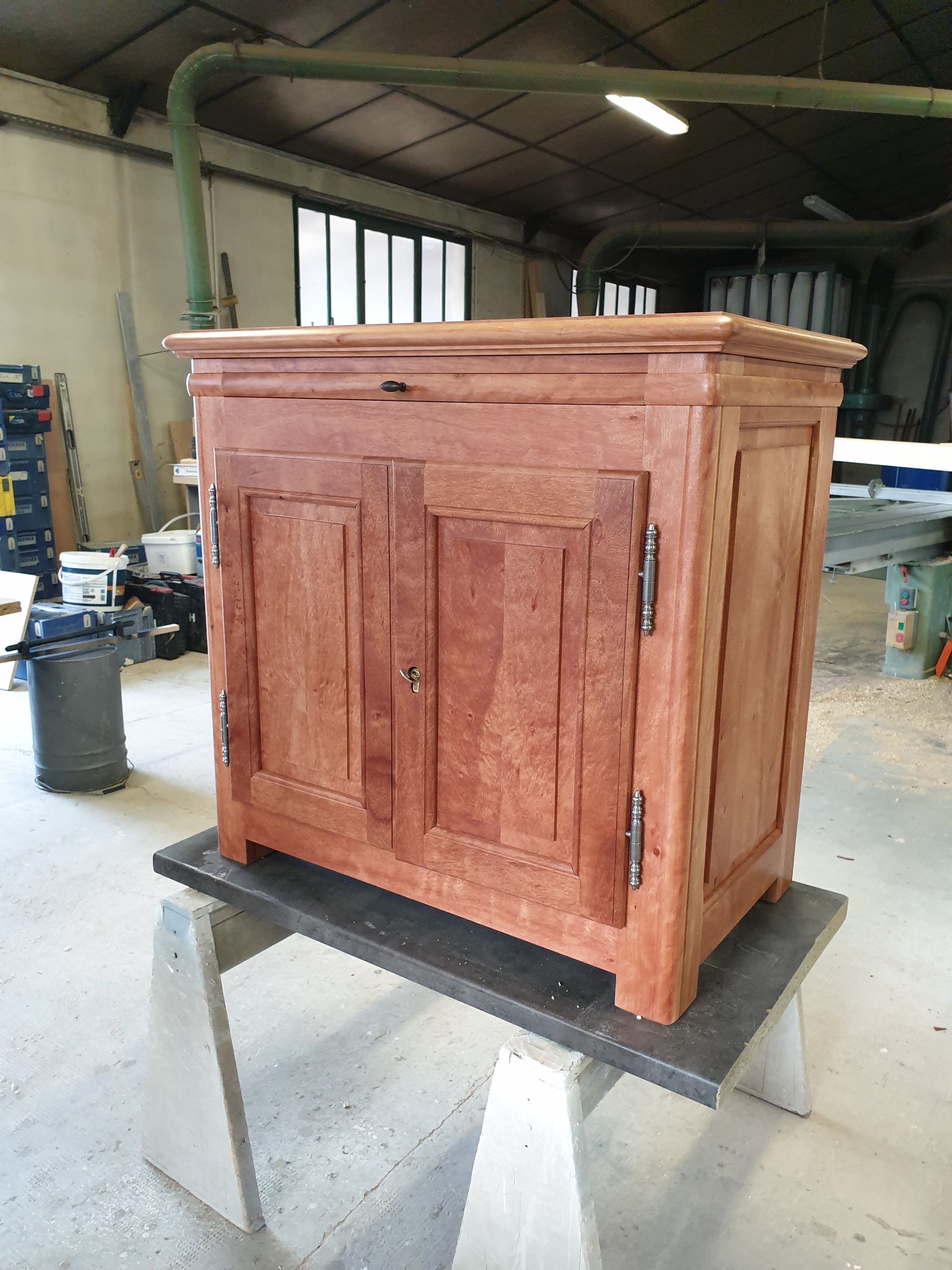 Meuble en bois avec clé