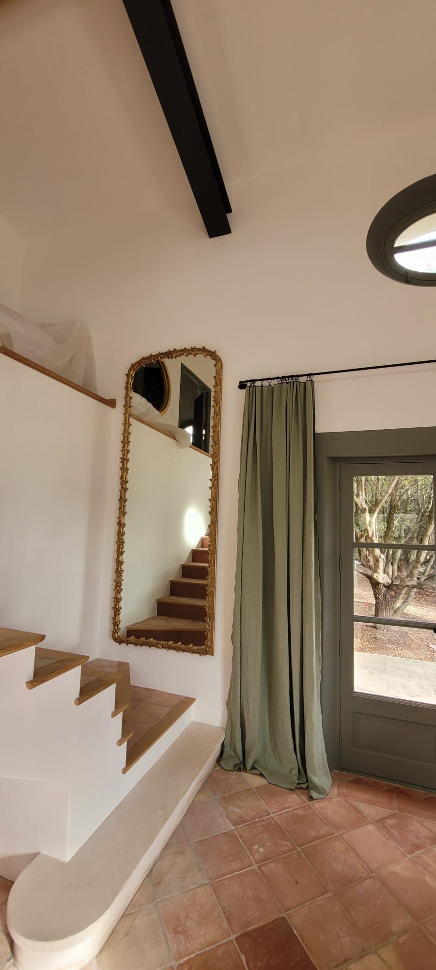 Intérieur avec miroir