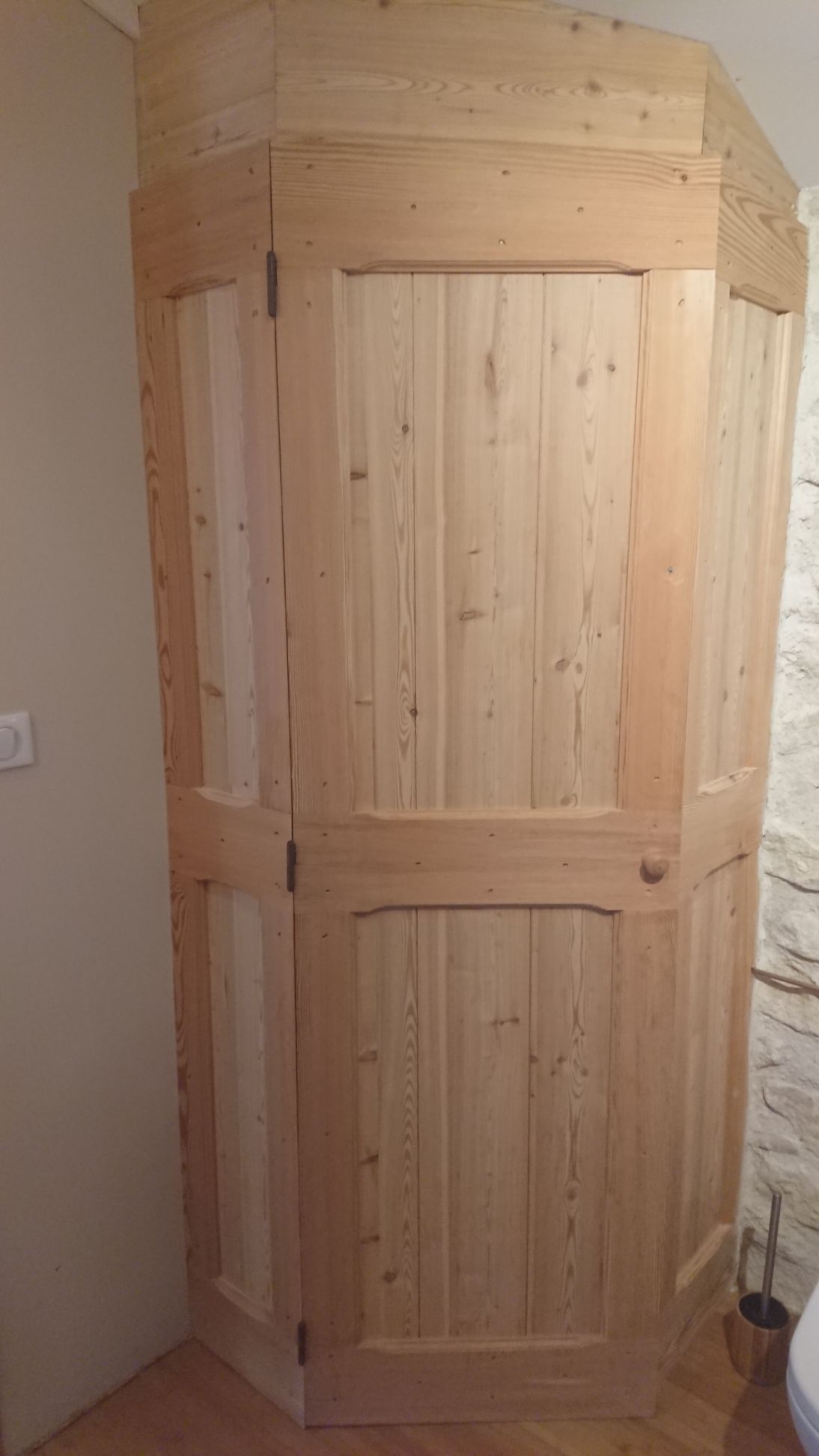 Placard en bois clair